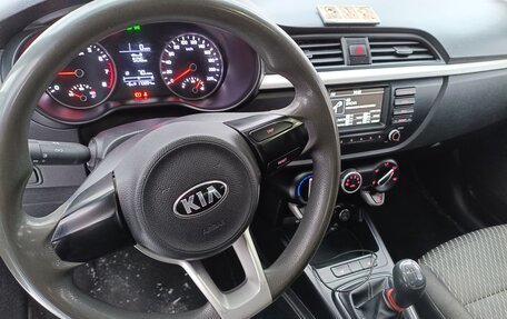 KIA Rio IV, 2018 год, 999 900 рублей, 4 фотография
