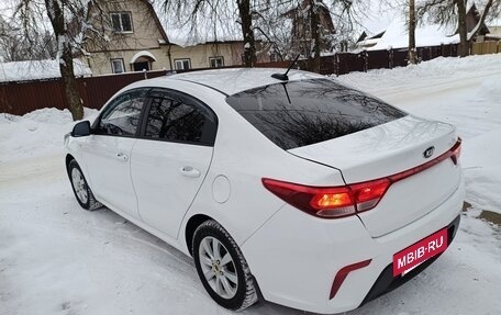 KIA Rio IV, 2018 год, 999 900 рублей, 3 фотография