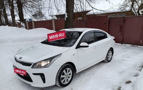 KIA Rio IV, 2018 год, 999 900 рублей, 2 фотография
