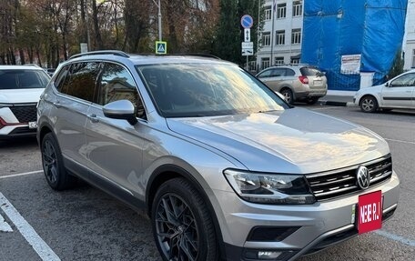 Volkswagen Tiguan II, 2019 год, 2 500 000 рублей, 2 фотография