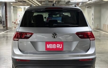 Volkswagen Tiguan II, 2019 год, 2 500 000 рублей, 18 фотография