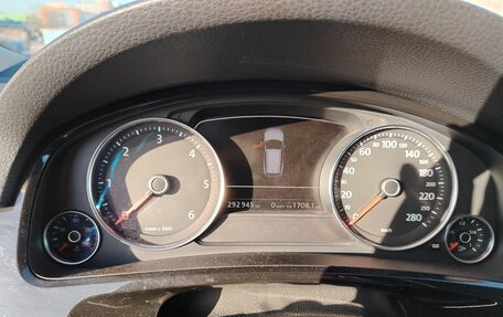 Volkswagen Touareg III, 2011 год, 1 700 000 рублей, 1 фотография