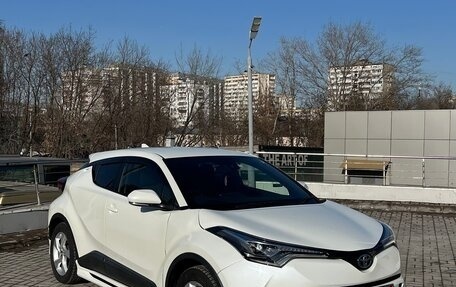 Toyota C-HR I рестайлинг, 2018 год, 2 300 000 рублей, 1 фотография