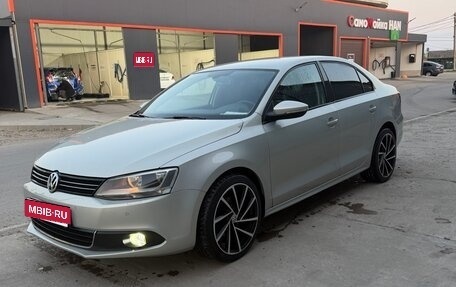 Volkswagen Jetta VI, 2011 год, 990 000 рублей, 1 фотография