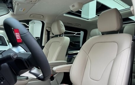 Mercedes-Benz V-Класс, 2024 год, 12 690 000 рублей, 21 фотография