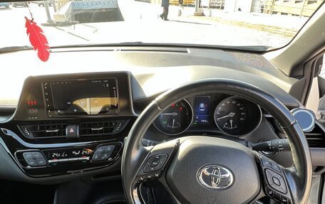 Toyota C-HR I рестайлинг, 2018 год, 2 300 000 рублей, 5 фотография