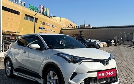 Toyota C-HR I рестайлинг, 2018 год, 2 300 000 рублей, 4 фотография