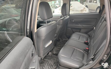 Mitsubishi Outlander III рестайлинг 3, 2017 год, 1 850 000 рублей, 6 фотография