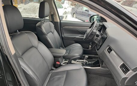 Mitsubishi Outlander III рестайлинг 3, 2017 год, 1 850 000 рублей, 7 фотография