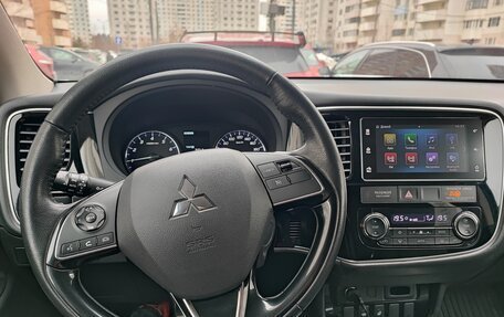 Mitsubishi Outlander III рестайлинг 3, 2017 год, 1 850 000 рублей, 9 фотография