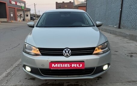 Volkswagen Jetta VI, 2011 год, 990 000 рублей, 6 фотография
