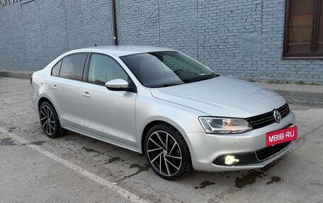 Volkswagen Jetta VI, 2011 год, 990 000 рублей, 3 фотография