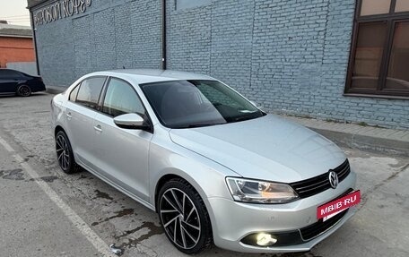 Volkswagen Jetta VI, 2011 год, 990 000 рублей, 8 фотография