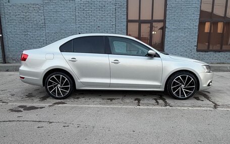 Volkswagen Jetta VI, 2011 год, 990 000 рублей, 10 фотография