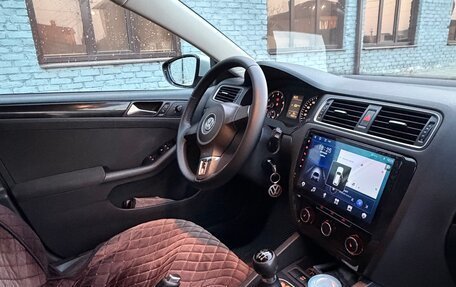 Volkswagen Jetta VI, 2011 год, 990 000 рублей, 17 фотография