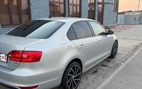 Volkswagen Jetta VI, 2011 год, 990 000 рублей, 11 фотография