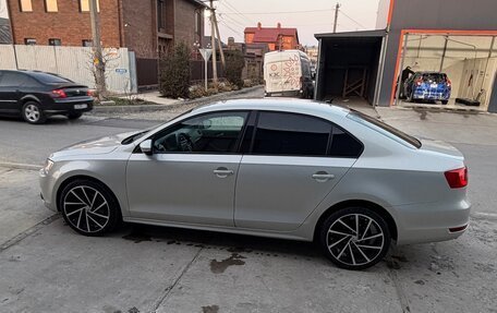Volkswagen Jetta VI, 2011 год, 990 000 рублей, 16 фотография