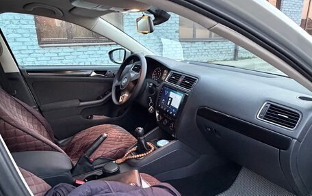 Volkswagen Jetta VI, 2011 год, 990 000 рублей, 18 фотография