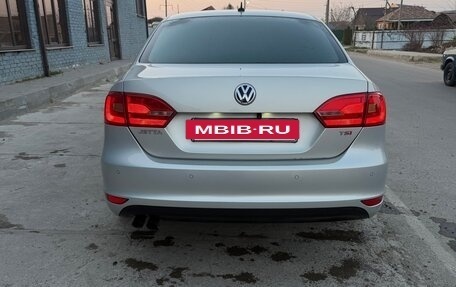 Volkswagen Jetta VI, 2011 год, 990 000 рублей, 13 фотография