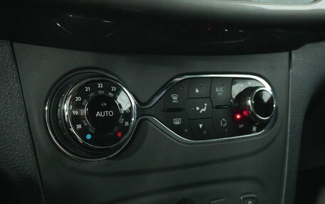 Renault Logan II, 2022 год, 1 320 000 рублей, 13 фотография