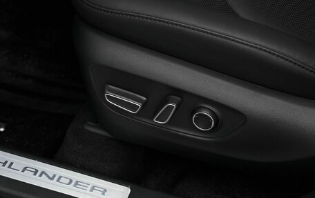 Toyota Highlander, 2026 год, 6 990 000 рублей, 30 фотография