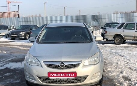 Opel Astra J, 2011 год, 617 000 рублей, 3 фотография