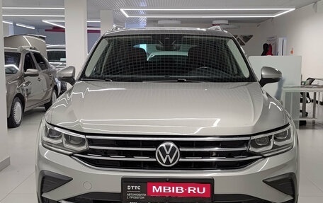 Volkswagen Tiguan II, 2021 год, 3 150 000 рублей, 2 фотография