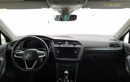 Volkswagen Tiguan II, 2021 год, 3 150 000 рублей, 17 фотография