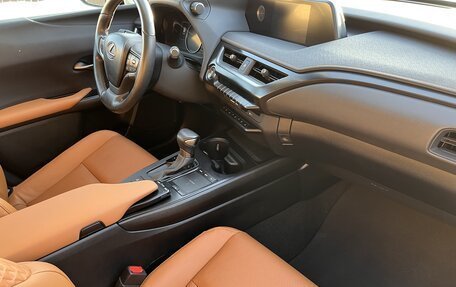 Lexus UX I, 2021 год, 3 200 000 рублей, 11 фотография