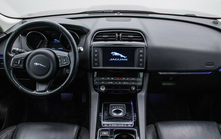 Jaguar F-Pace, 2016 год, 2 480 000 рублей, 13 фотография