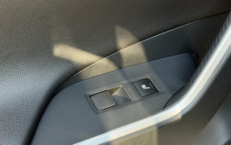 Toyota RAV4, 2019 год, 3 100 000 рублей, 31 фотография