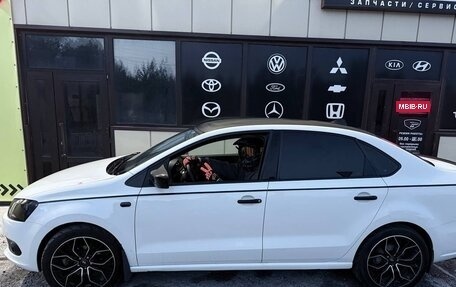 Volkswagen Polo VI (EU Market), 2015 год, 900 000 рублей, 1 фотография