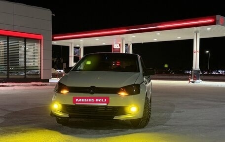 Volkswagen Polo VI (EU Market), 2015 год, 900 000 рублей, 10 фотография