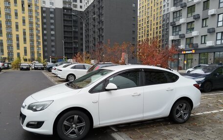 Opel Astra J, 2014 год, 990 000 рублей, 2 фотография