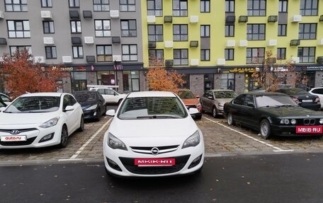 Opel Astra J, 2014 год, 990 000 рублей, 3 фотография