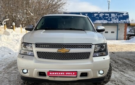 Chevrolet Tahoe III, 2011 год, 1 730 000 рублей, 2 фотография