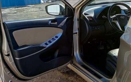 Hyundai Solaris II рестайлинг, 2011 год, 720 000 рублей, 14 фотография