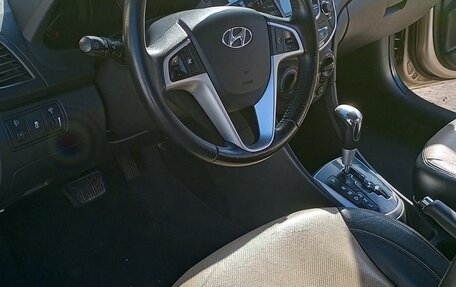 Hyundai Solaris II рестайлинг, 2011 год, 720 000 рублей, 15 фотография