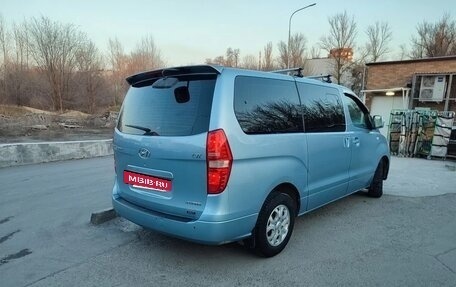 Hyundai Grand Starex Grand Starex I рестайлинг 2, 2011 год, 1 800 000 рублей, 2 фотография