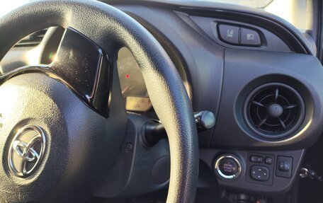 Toyota Vitz, 2018 год, 980 000 рублей, 19 фотография