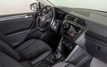 Volkswagen Tiguan II, 2017 год, 3 099 000 рублей, 13 фотография