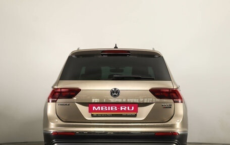 Volkswagen Tiguan II, 2017 год, 3 099 000 рублей, 6 фотография