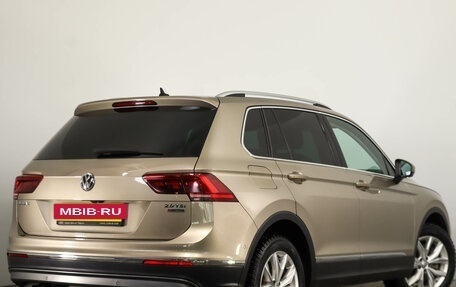 Volkswagen Tiguan II, 2017 год, 3 099 000 рублей, 5 фотография