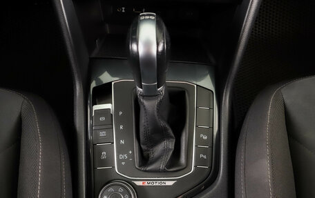 Volkswagen Tiguan II, 2017 год, 3 099 000 рублей, 22 фотография