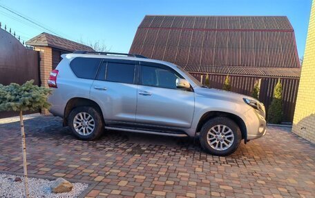 Toyota Land Cruiser Prado 150 рестайлинг 2, 2016 год, 3 500 000 рублей, 1 фотография