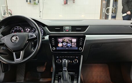 Skoda Superb III рестайлинг, 2018 год, 2 200 000 рублей, 2 фотография