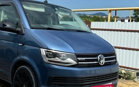 Volkswagen Caravelle T6 рестайлинг, 2019 год, 3 850 000 рублей, 2 фотография