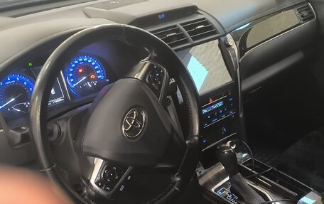 Toyota Camry, 2017 год, 2 250 000 рублей, 3 фотография