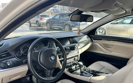 BMW 5 серия, 2010 год, 1 950 000 рублей, 2 фотография