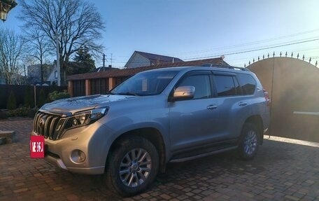 Toyota Land Cruiser Prado 150 рестайлинг 2, 2016 год, 3 500 000 рублей, 4 фотография